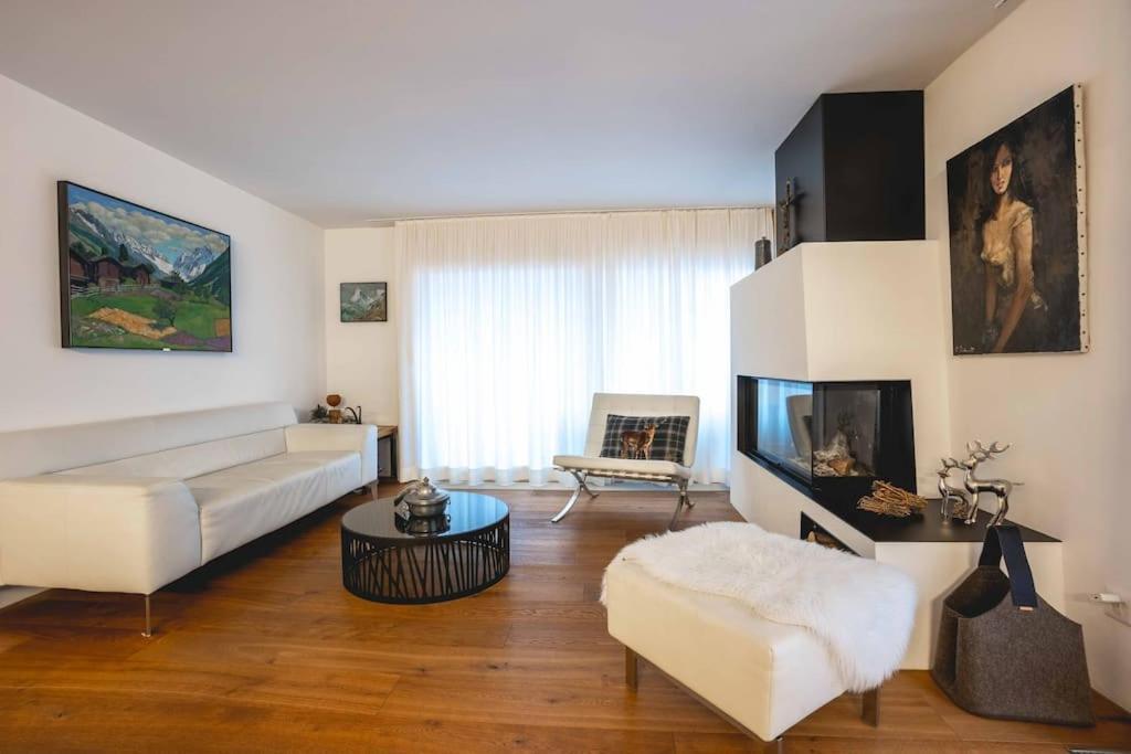 Stylish Home With Matterhorn View In The Center Zermatt Exteriör bild