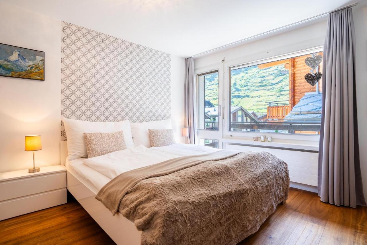 Stylish Home With Matterhorn View In The Center Zermatt Exteriör bild