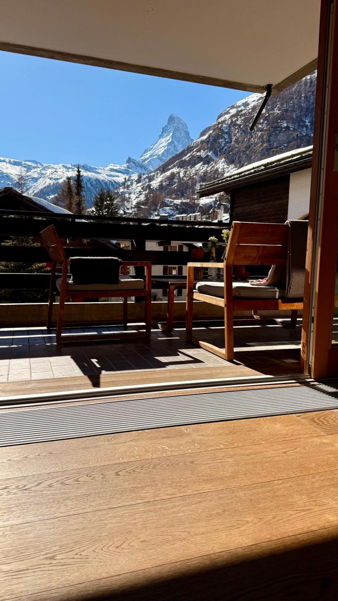 Stylish Home With Matterhorn View In The Center Zermatt Exteriör bild